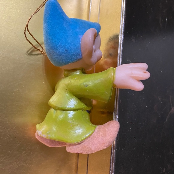 WALT DISNEY VINTAGE SNOW WHITE & SEVEN DWARFS DOPEY CHRISTMAS ORNAMENT FLOCKED - Picture 3 of 11
